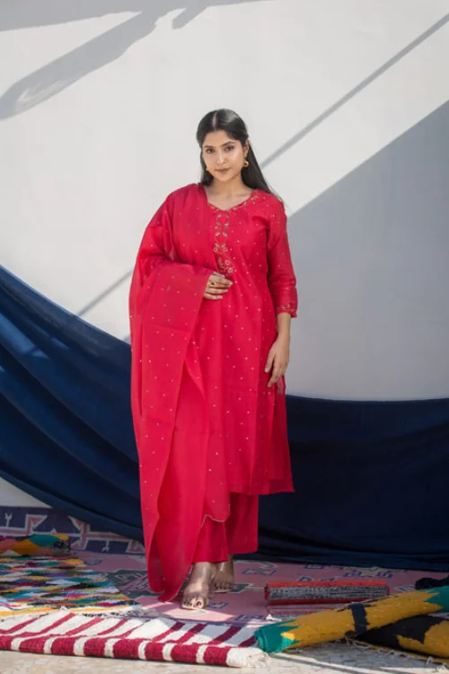 Urmul'Aroos' Festive' Chanderi Kurti.(3Pc Kurta,Pant And Dupatta Set) Fashionable Tapered Leg Pants