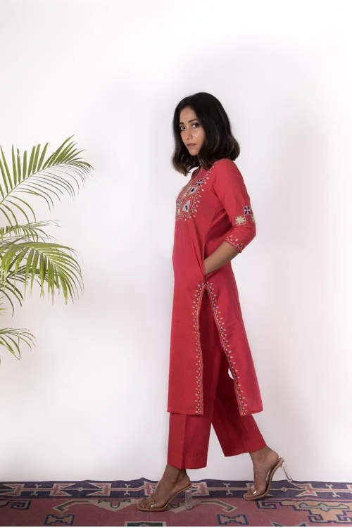 Urmul 'Kalbiliya' Hand Embroidered Cotton Kurta Pant Set (2Piece Set) kurta and pant High-Waist Trousers Urmul 'Kalbiliya' Hand Embroidered Cotton Kurta Pant Set (2Piece Set) kurta and pant High-Waist Trousers