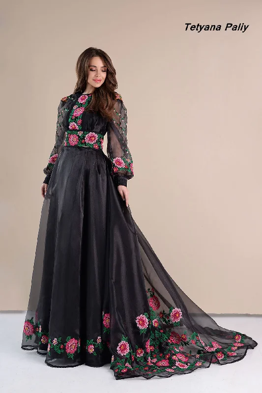 Tina  embroidered dress ( black )