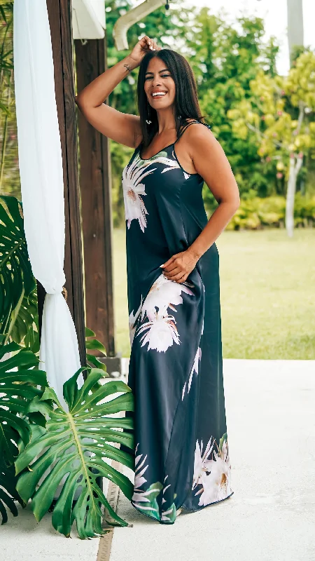 "Summer Blooms" Amelia Maxi Dress, Dama de la Noche Comfortable Fitted Maxi Dress