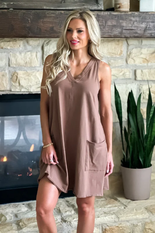 Destin V Neck Pocketed Dress : Mocha